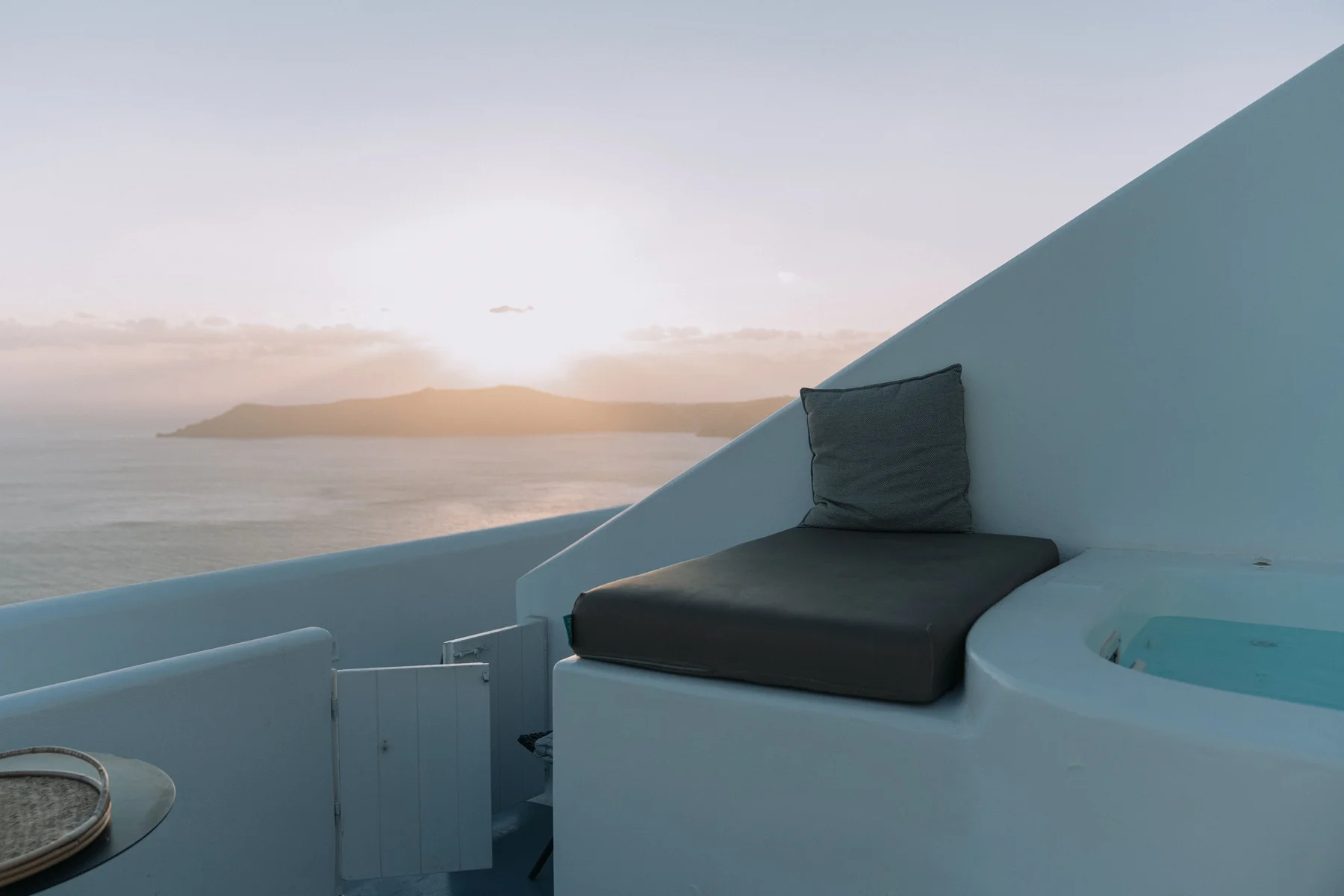 Illustration d’une terrasse ouverte sur la Méditerranée